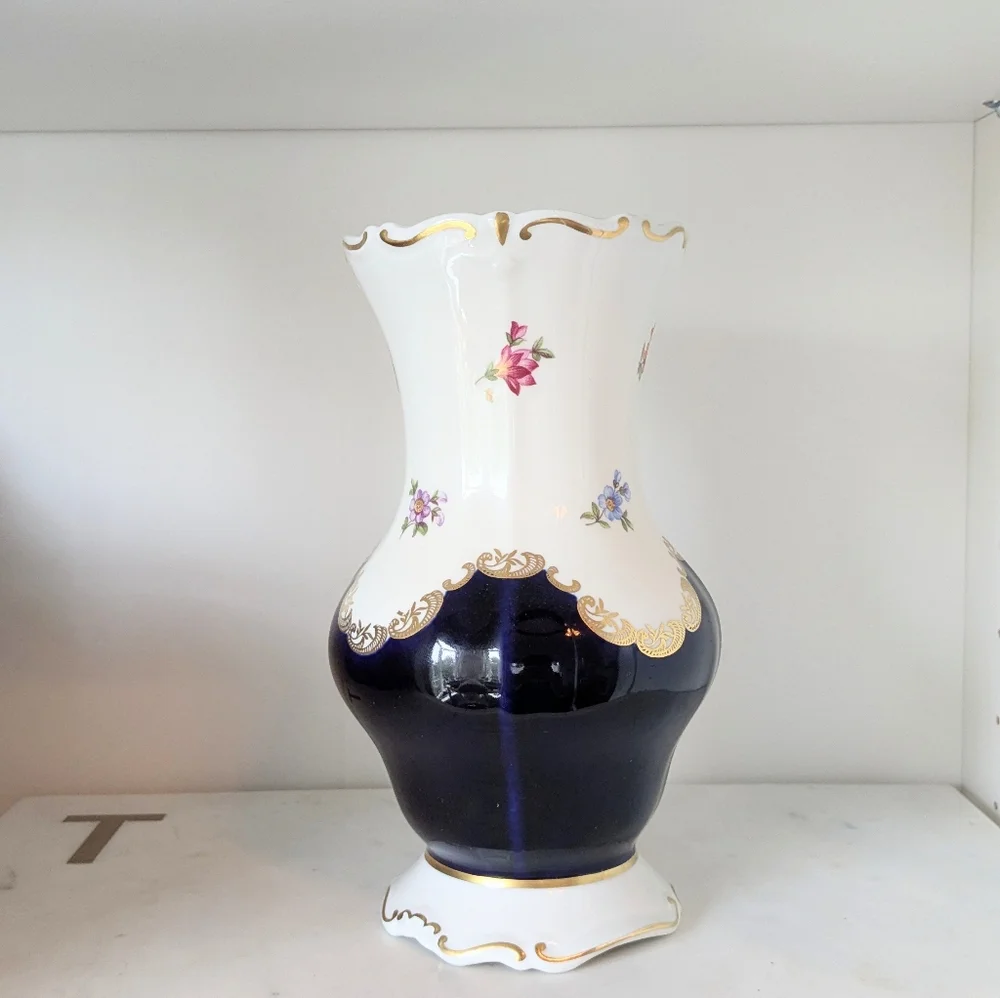 Vintage Footed Porcelain Vase – FLOWERS & GOLD PLATE by Weimar Kobar (GERMANY)